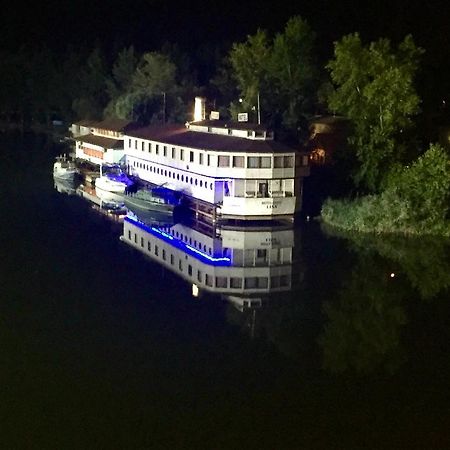 Botel Hotel Lisa Budapest Eksteriør bilde