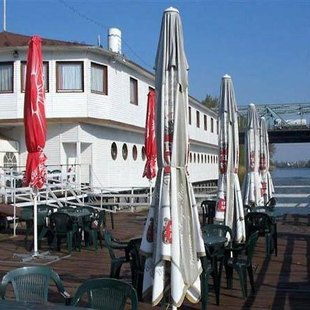 Botel Hotel Lisa Budapest Eksteriør bilde