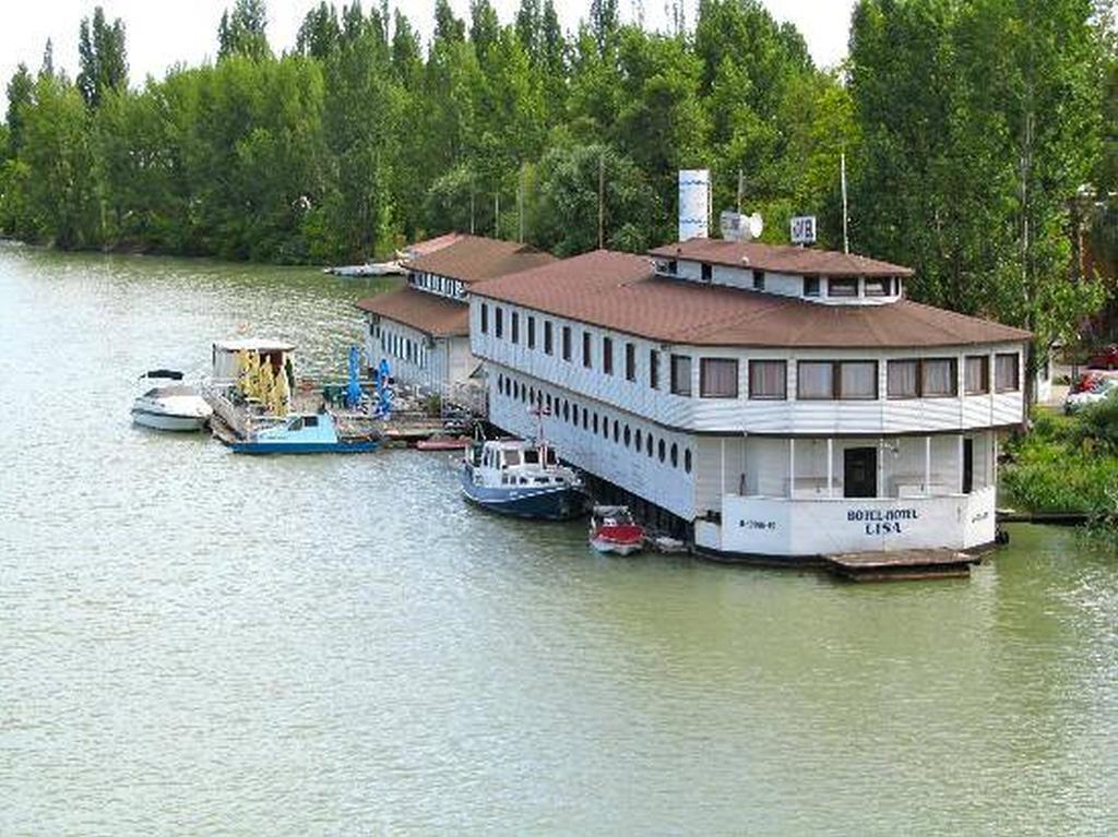 Botel Hotel Lisa Budapest Eksteriør bilde