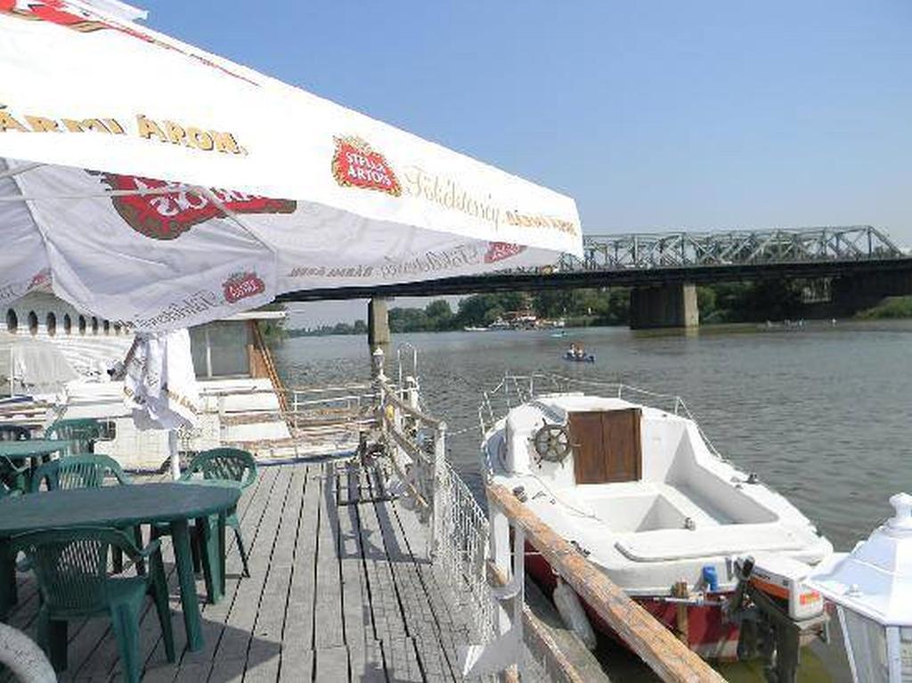 Botel Hotel Lisa Budapest Eksteriør bilde