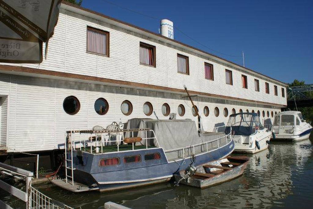 Botel Hotel Lisa Budapest Eksteriør bilde