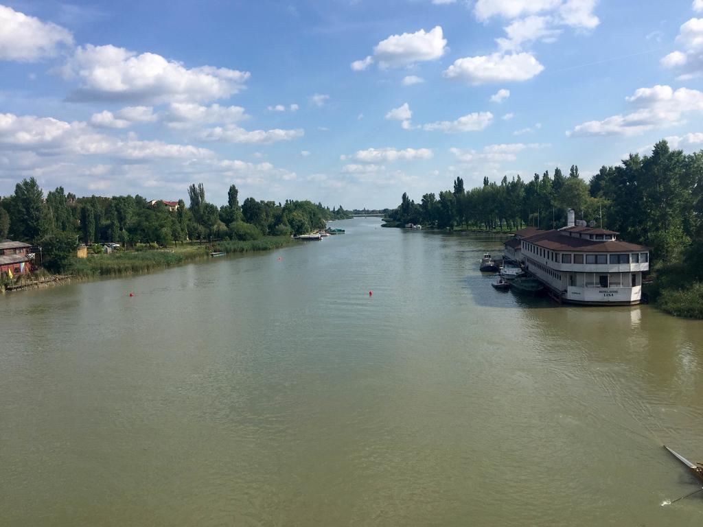 Botel Hotel Lisa Budapest Eksteriør bilde