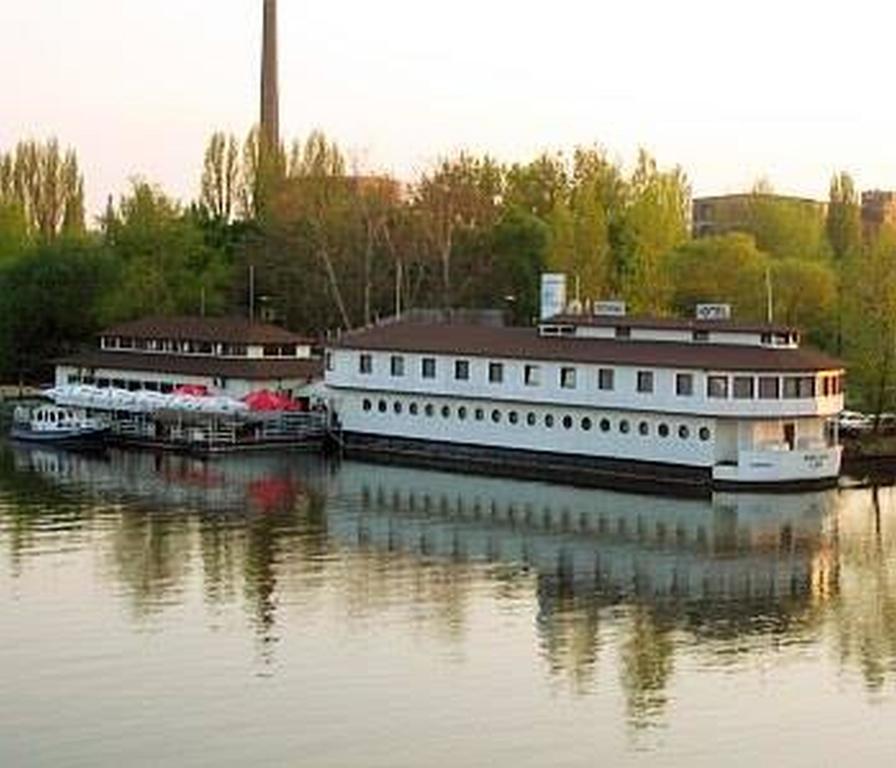 Botel Hotel Lisa Budapest Eksteriør bilde